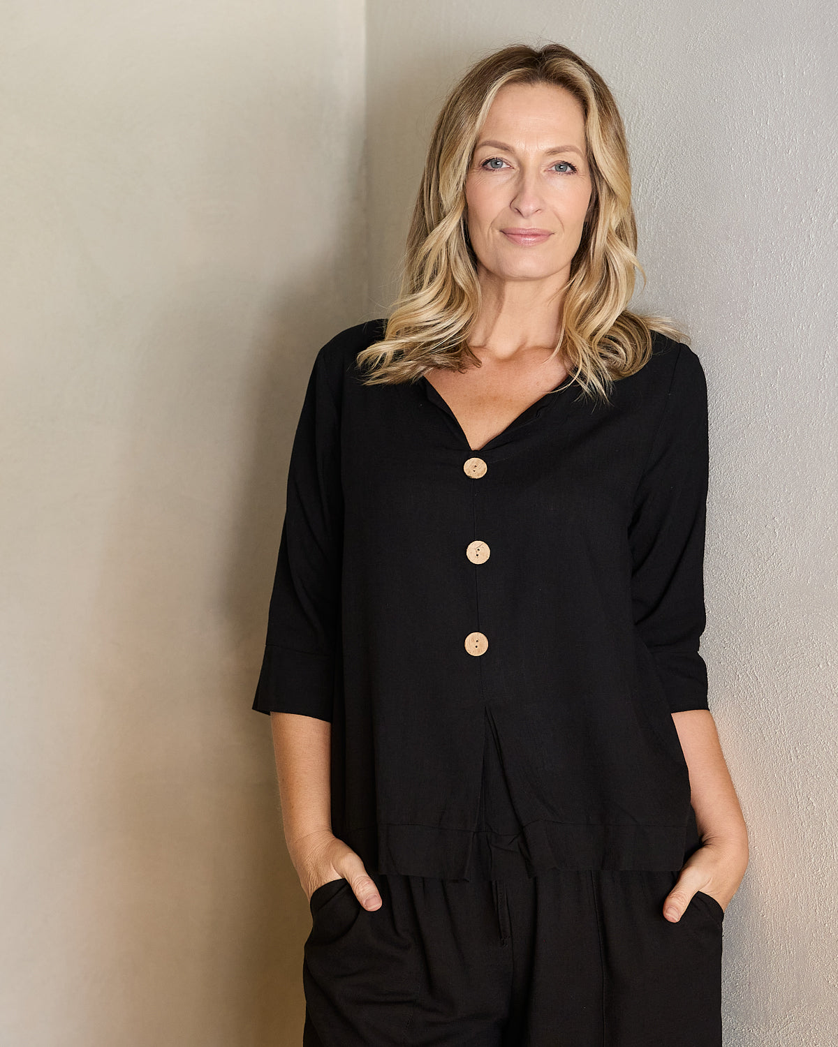Mahri Linen Top - Black