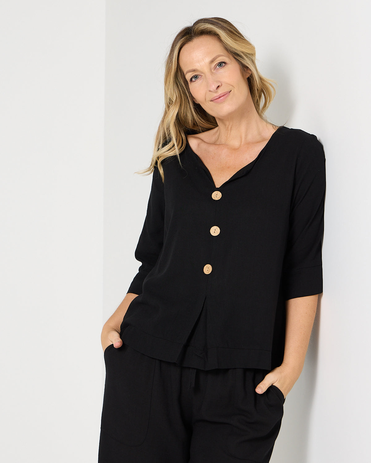 Mahri Linen Top - Black