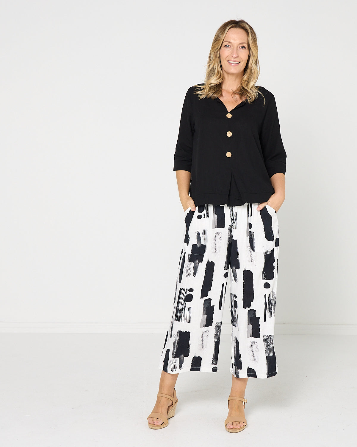 Mahri Linen Top - Black