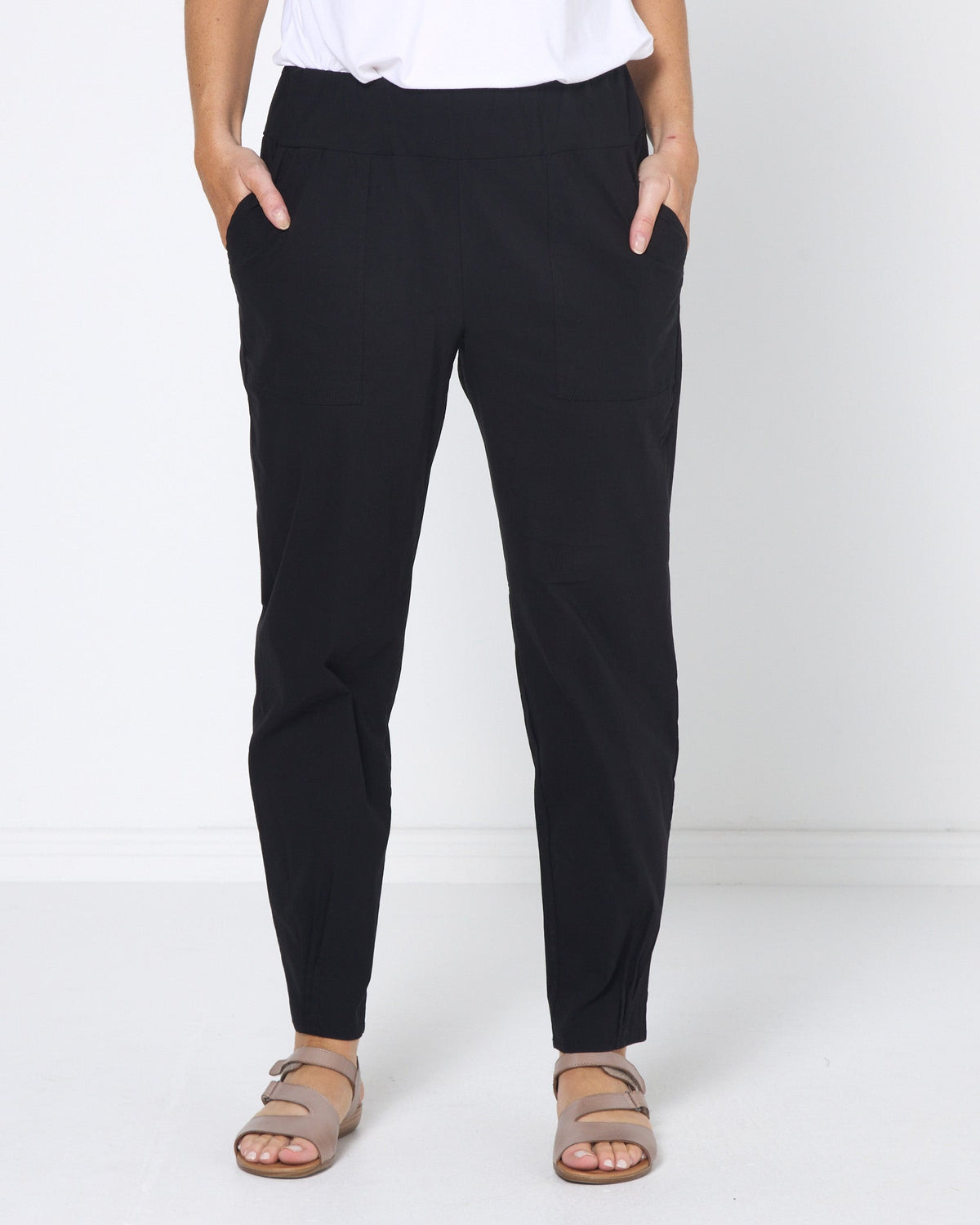Travel Ease Tuck Pants - Black
