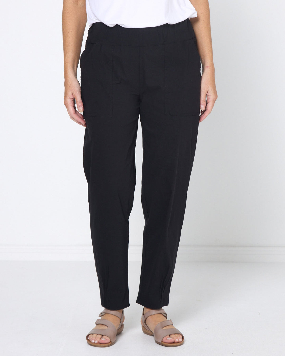Travel Ease Tuck Pants - Black