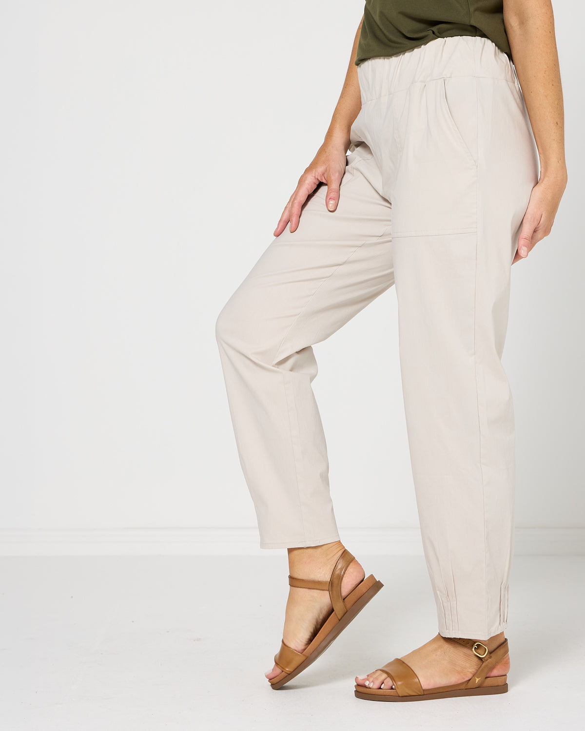 Travel Ease Tuck Pants - Stone