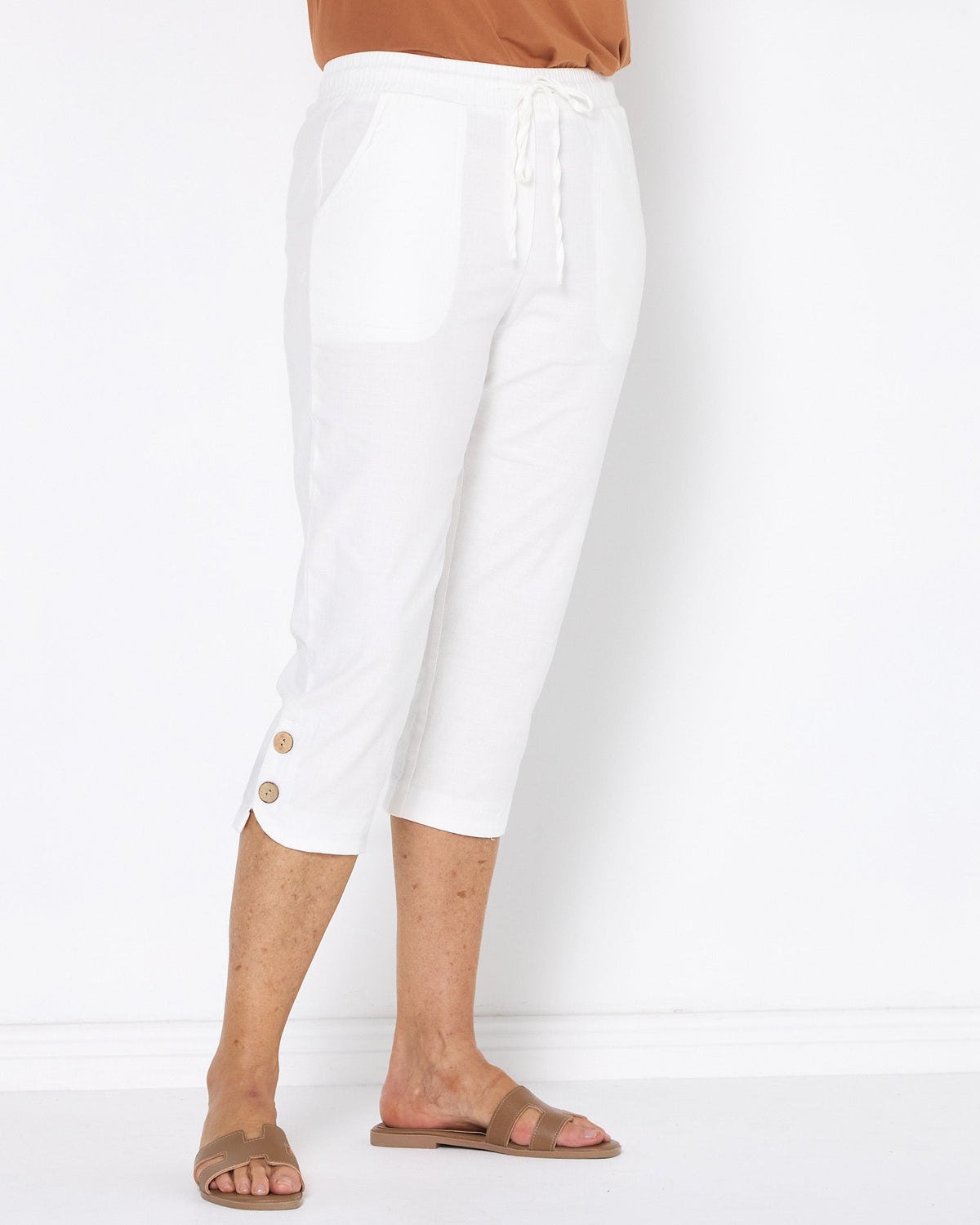 Aeroweave Capri Pant - White