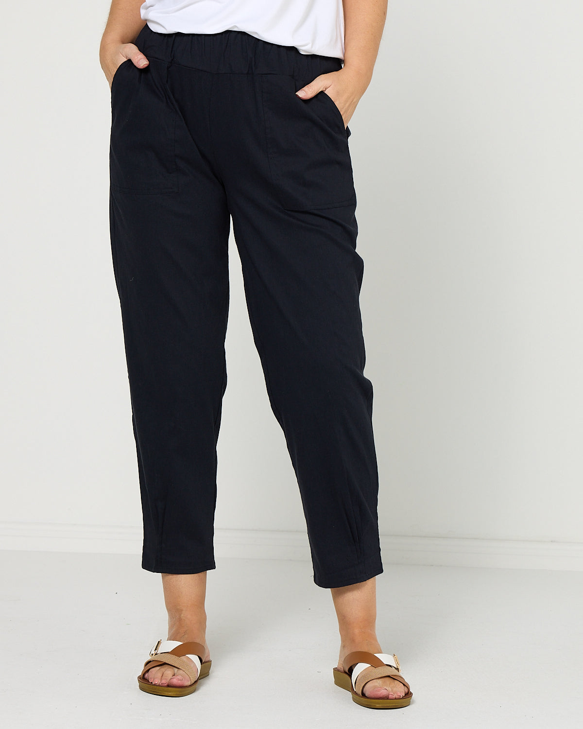 Travel Ease Tuck Pants - Navy